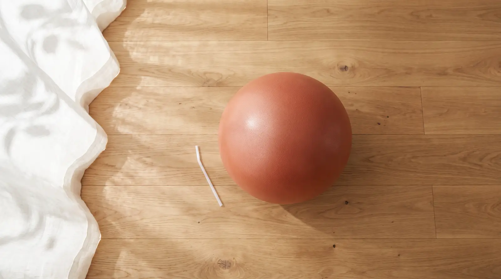 Pilates-Ball: Größe, Wirkung und die besten Übungen